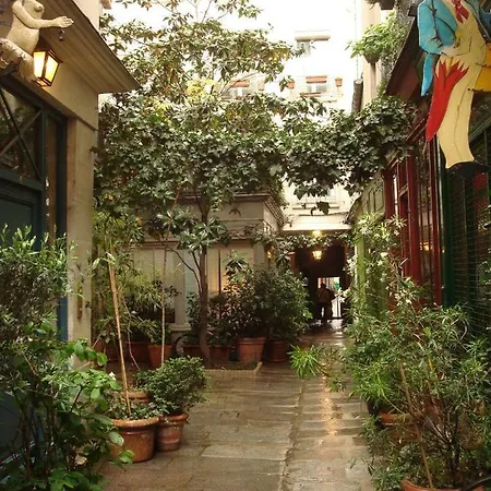 Le Marais Maison En Parigi