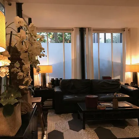 Le Marais Maison En Parigi